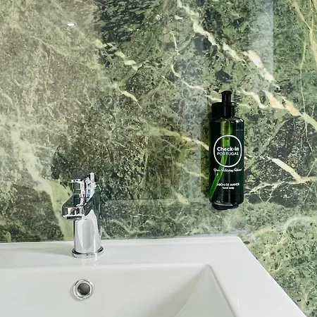 Strip By Check-in Portugal ヴィラ *